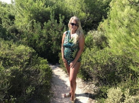 Kurvige blonde eingeölte Milf in Aktion, Pichunter freie schöne bilder