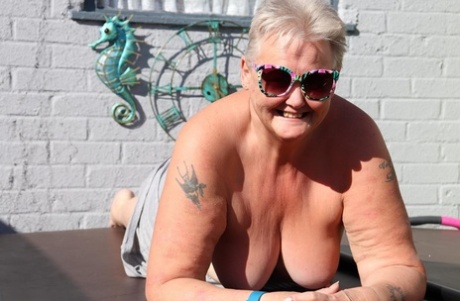 Tätowierter Typ und dicke Frau ficken, bis sie immer wieder kommt sexy nackt fotos