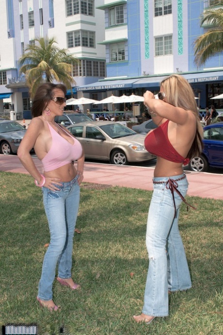 Latina-Stiefschwester mit dickem Arsch perfekte akt galerie