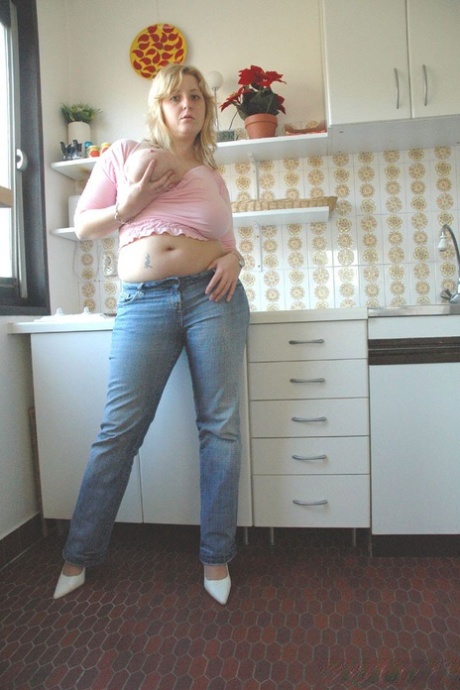 Perfekte Titten bei dicker Milf kunst sexy bild