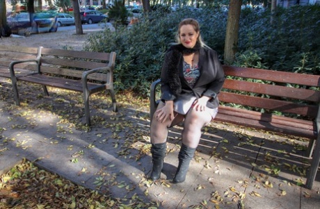 BBW-Muschi kommt vor der Kamera perfekte pornografische bilder